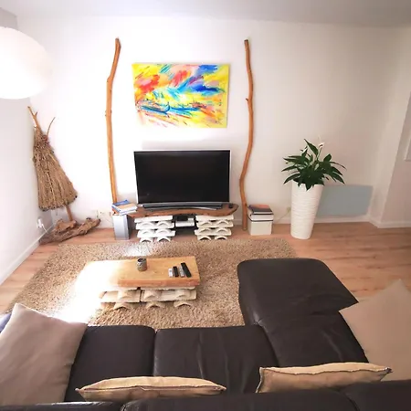 90 M2 Avec Parking Terrasse Balcons, Proche Du Port Et Plages