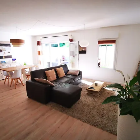 Апартаменты 90 M2 Avec Parking Terrasse Balcons, Proche Du Port Et Plages *