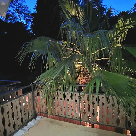 90 M2 Avec Parking Terrasse Balcons, Proche Du Port Et Plages *