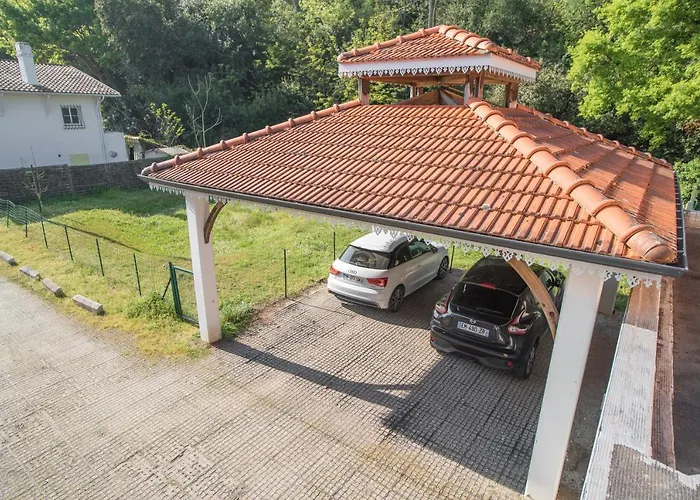 90 M2 Avec Parking Terrasse Balcons, Proche Du Port Et Plages