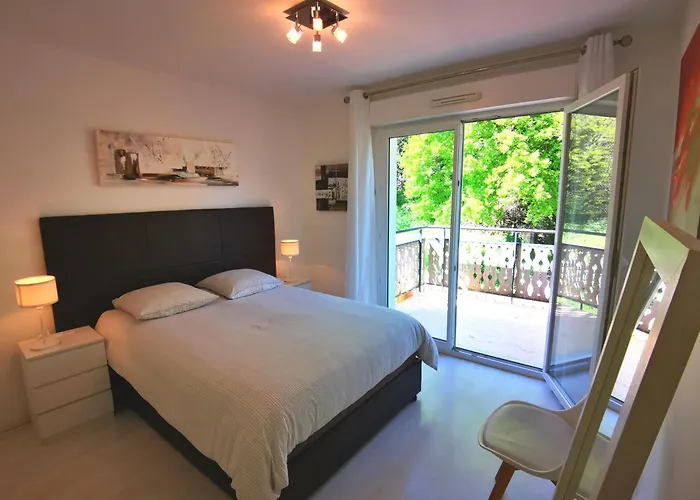 90 M2 Avec Parking Terrasse Balcons, Proche Du Port Et Plages Апартаменты