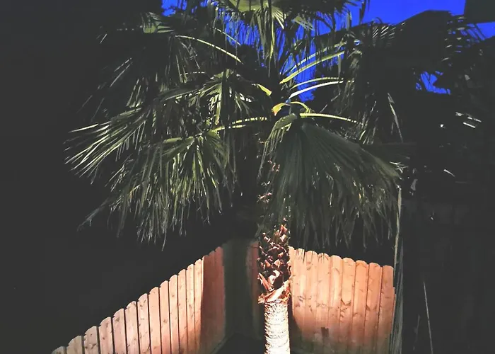 90 M2 Avec Parking Terrasse Balcons, Proche Du Port Et Plages