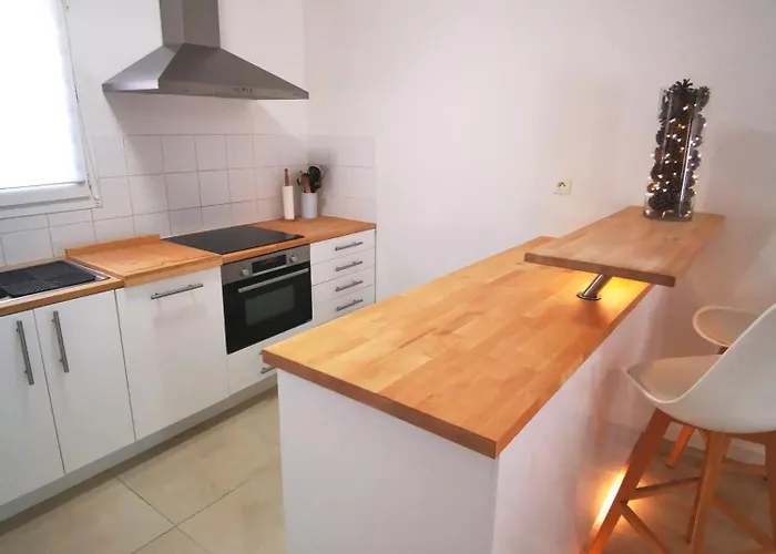 Апартаменты 90 M2 Avec Parking Terrasse Balcons, Proche Du Port Et Plages *