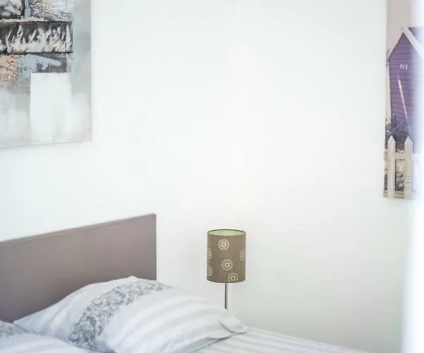 Апартаменты 90 M2 Avec Parking Terrasse Balcons, Proche Du Port Et Plages