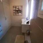 90 M2 Avec Parking Terrasse Balcons, Proche Du Port Et Plages Appartement