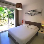 90 M2 Avec Parking Terrasse Balcons, Proche Du Port Et Plages Appartement *