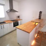 Appartement 90 M2 Avec Parking Terrasse Balcons, Proche Du Port Et Plages *