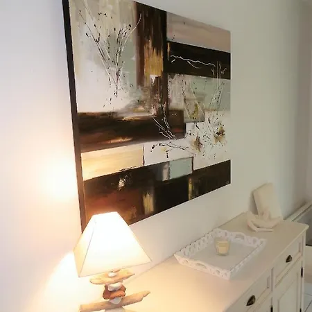 Apartment 90 M2 Avec Parking Terrasse Balcons, Proche Du Port Et Plages *