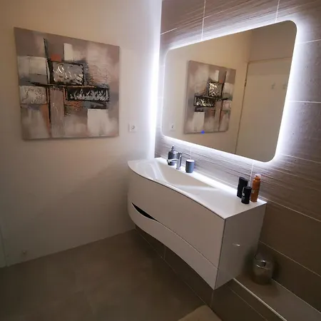 Apartment 90 M2 Avec Parking Terrasse Balcons, Proche Du Port Et Plages Arcachon