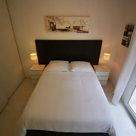 Apartment 90 M2 Avec Parking Terrasse Balcons, Proche Du Port Et Plages