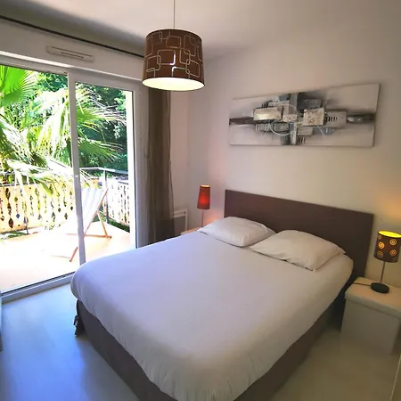 90 M2 Avec Parking Terrasse Balcons, Proche Du Port Et Plages Apartment *