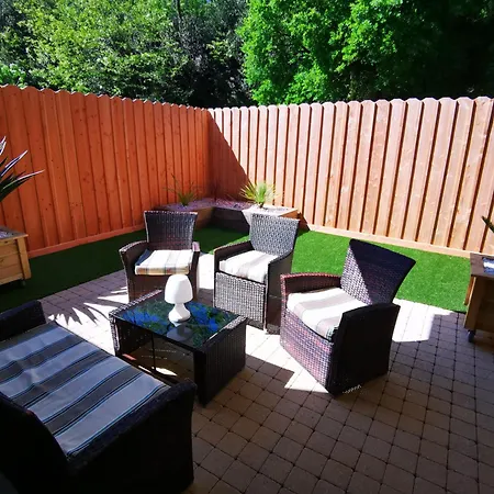 90 M2 Avec Parking Terrasse Balcons, Proche Du Port Et Plages