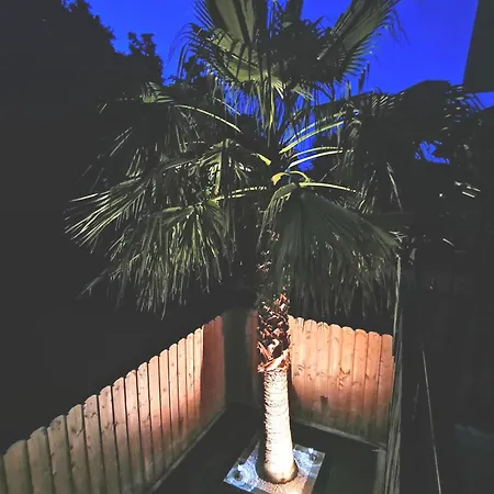 90 M2 Avec Parking Terrasse Balcons, Proche Du Port Et Plages