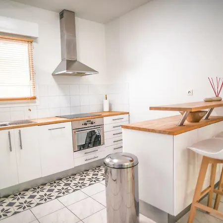 90 M2 Avec Parking Terrasse Balcons, Proche Du Port Et Plages * Arcachon