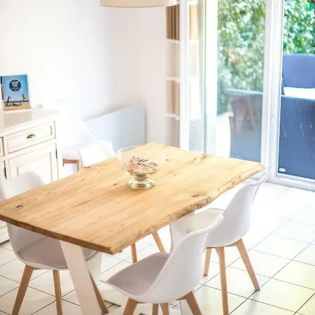 90 M2 Avec Parking Terrasse Balcons, Proche Du Port Et Plages Apartment *
