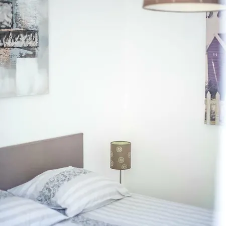 Apartment 90 M2 Avec Parking Terrasse Balcons, Proche Du Port Et Plages