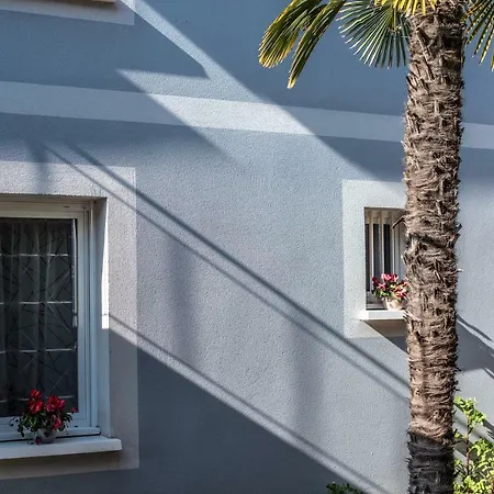 Apartment 90 M2 Avec Parking Terrasse Balcons, Proche Du Port Et Plages *