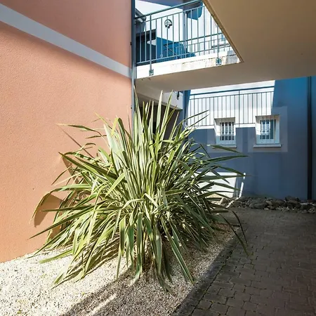 Apartment 90 M2 Avec Parking Terrasse Balcons, Proche Du Port Et Plages *