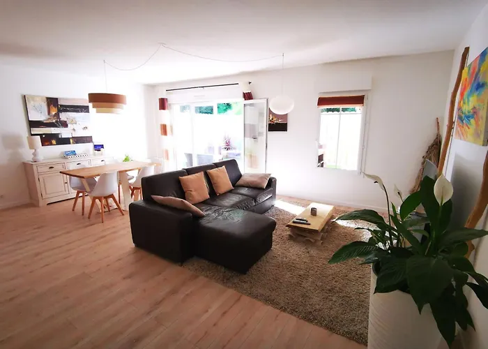 شقة 90 M2 Avec Parking Terrasse Balcons, Proche Du Port Et Plages *