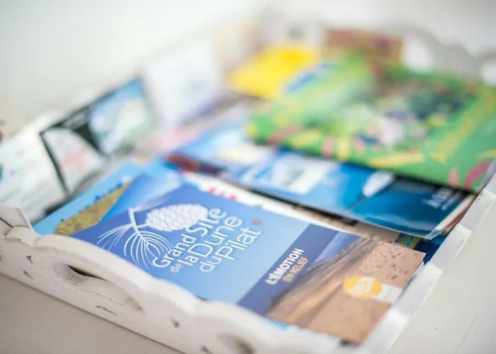 90 M2 Avec Parking Terrasse Balcons, Proche Du Port Et Plages Apartment